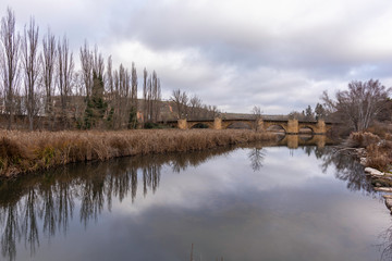 Puente medieval en el paseo Machado (Soria, España).