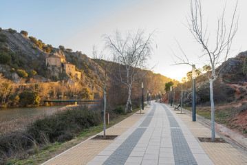 Fototapeta premium Paseo Machado y ermita de San Saturio (Soria, España).