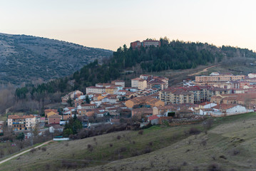 Fototapeta na wymiar Vista de Soria desde el mirador de los Cuatro Vientos (Soria, España).
