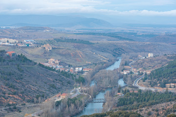 Vista del río Duero a su paso por Soria, España.