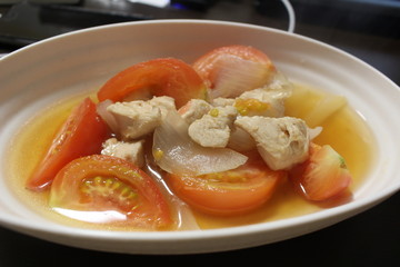 鶏むね肉のトマト煮込み