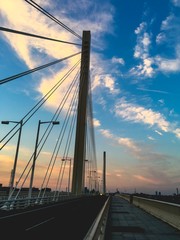 Obraz premium 橋と夕景