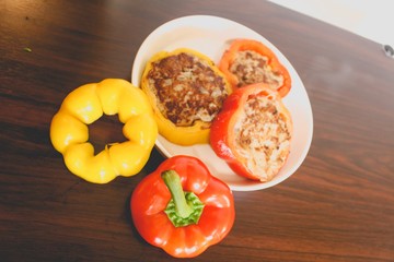 パプリカの肉詰め