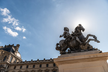 Obraz premium statue of king charles iv in paris
