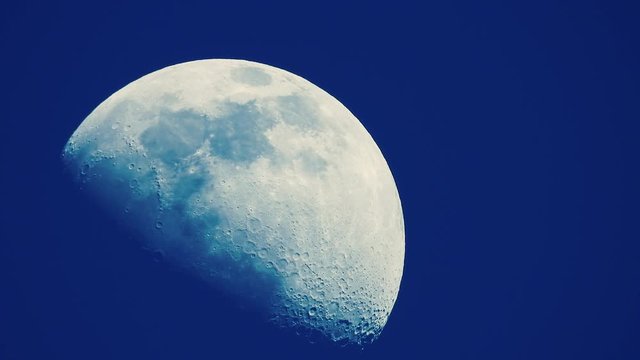 月