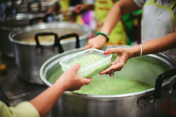 Social Problems of Poverty Helped by Feeding : The Concept of Donating Food to the Poor in Society