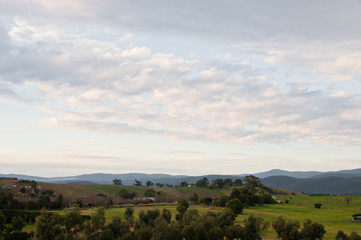 Fototapeta na wymiar Peaceful evening scene of Yarra Valley countryside and mountainrange near Melbourne Australia