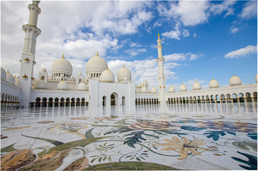 sheikh zayed mosque in abu dhabi united arab emirates