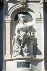 Obraz premium Queen Victoria statue at The Queen Victoria Gardens in Melbourne, Australia