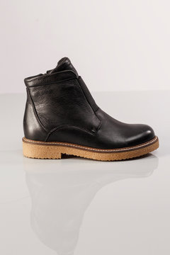 Damskie obuwie, jesienne buty, botki i kozaki na wyizolowanym tle.