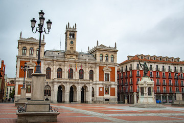 Fototapeta premium Plaza mayor de Valladolid con el Ayuntamiento en España 