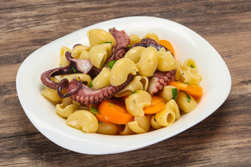 Pasta with octopus and yellow tomatoes