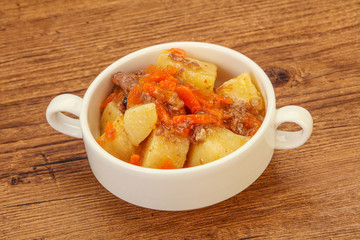 Roasted potato and beef with sauce
