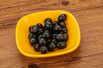 Black olives in the bowl