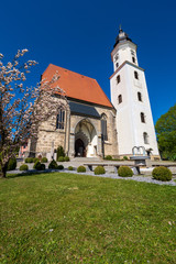 Fototapeta na wymiar Exterior view of the 15th century Catholic hall church Wallfahrtskirche Mariä Heimsuchung in Zell am Pettenfirst, Oberösterreich, Austria
