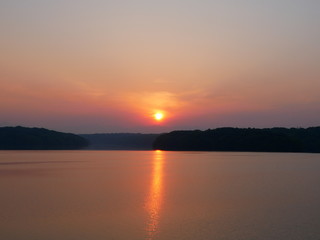 狭山湖に落ちる夕日
