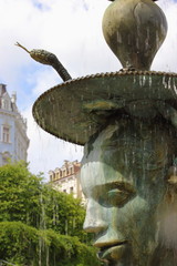 Karlovy Vary, Brunnen am Schloss