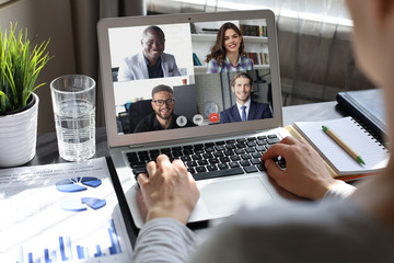 Business woman talking to her colleagues in video conference. Multiethnic business team working from home using laptop. - obrazy, fototapety, plakaty