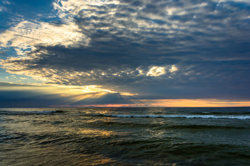 zachód słońca nad morzem bałtyckim