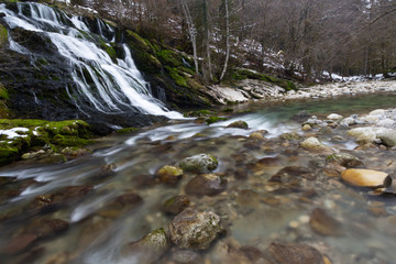 Cascade du pissieux dans les bauges , savoie