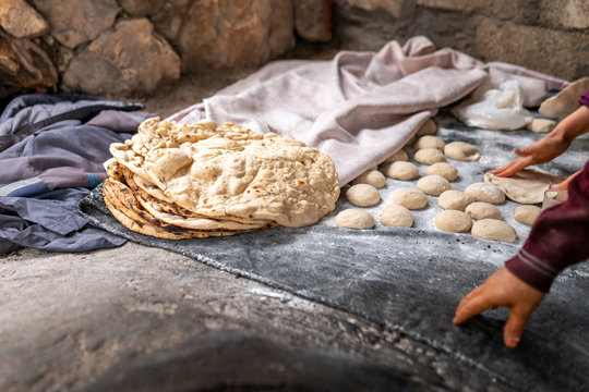 Preparation of organic tandoor bread and layered bread, one of the local flavors of Antioch