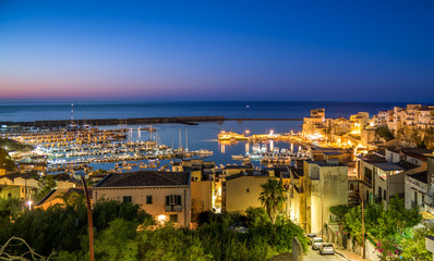 Obraz premium The blue hour from my grandmothers house