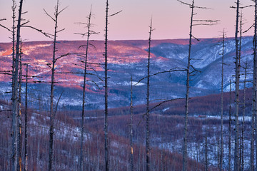 Obraz premium Sunset among the mountains on the road Lidoga-Vanino Khabarovsk territory.
