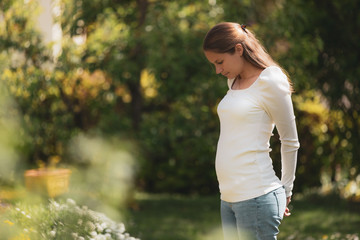 Schwangere Frau erwartet ein Baby