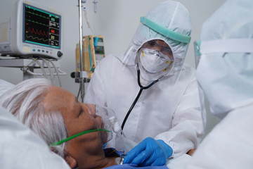 Doctors and nurses are working hard to treat corona virus/covid-19 infected patients in the ICU/...