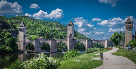 Fototapeta na wymiar Cahors pont valentré
