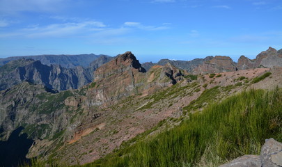 Fototapeta na wymiar Bergmassiv im Landesinneren auf Madeira