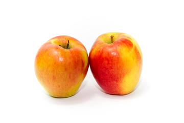 Friche Reife Äpfel auf weißem hintergrund