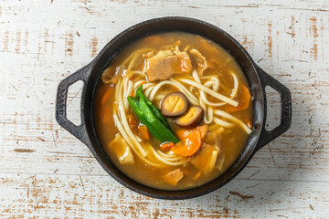 カレーうどん　Curry udon made in an iron pot