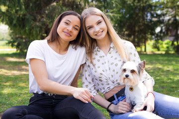 Obraz premium A diversity of girlfriends. International friendship of girls, girls at a picnic