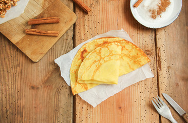 Pfannkuchen Eierkuchen Crepe Crêpes mit Zimt und Zucker
