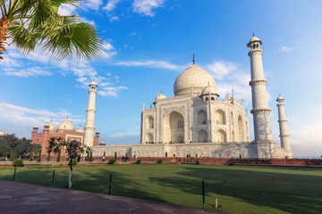Fototapeta na wymiar Taj Mahal Tomb and the mosque view, India, Agra