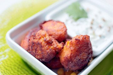 Petits beignets de Maïs au tzatziki