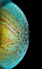 Motifs et formes irisées avec des reflets multicolores