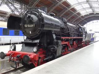 Fototapeta na wymiar historische Dampflok der Baureihe BR 52
