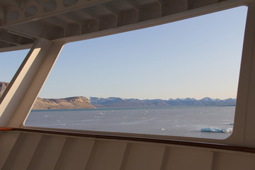 Glacier in svalbard from a cruise ship