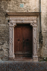 Fototapeta na wymiar brown door in the old frame with patterns