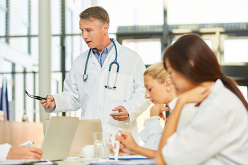 Senior physician as a speaker in a medical workshop