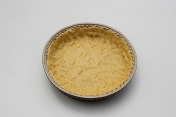 Mürbeteig in der Backform.