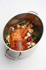 Putenkeule im Bräter.