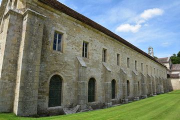 Fototapeta premium Abbaye de Fontenay en Bourgogne, France