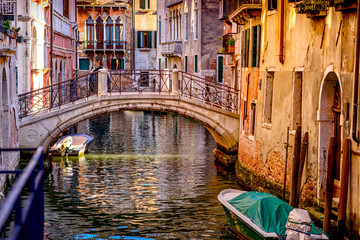 Obraz na płótnie Canvas Wonderful architecture, buildings and bridges in Venice Italy .