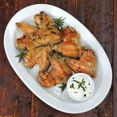 Crispy Chicken Wings with yogurt sauce