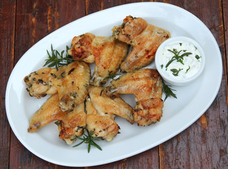Crispy Chicken Wings with yogurt sauce