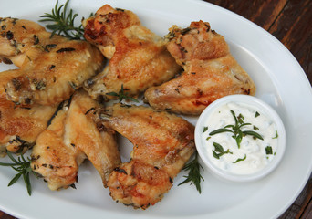 Crispy Chicken Wings with yogurt sauce
