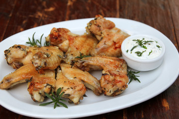 Crispy Chicken Wings with yogurt sauce